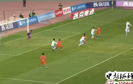 16岁传控中场永动机，如何铲球即起组织进攻？